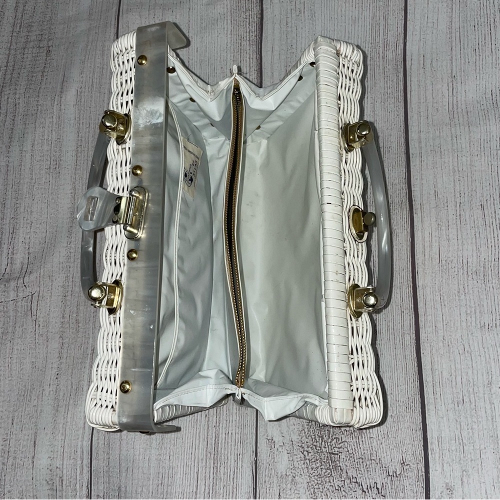 Vintage 1960s Princess Charming By Atlas Wicker & Lucite white Seashell Handbag - Picture 4 of 9